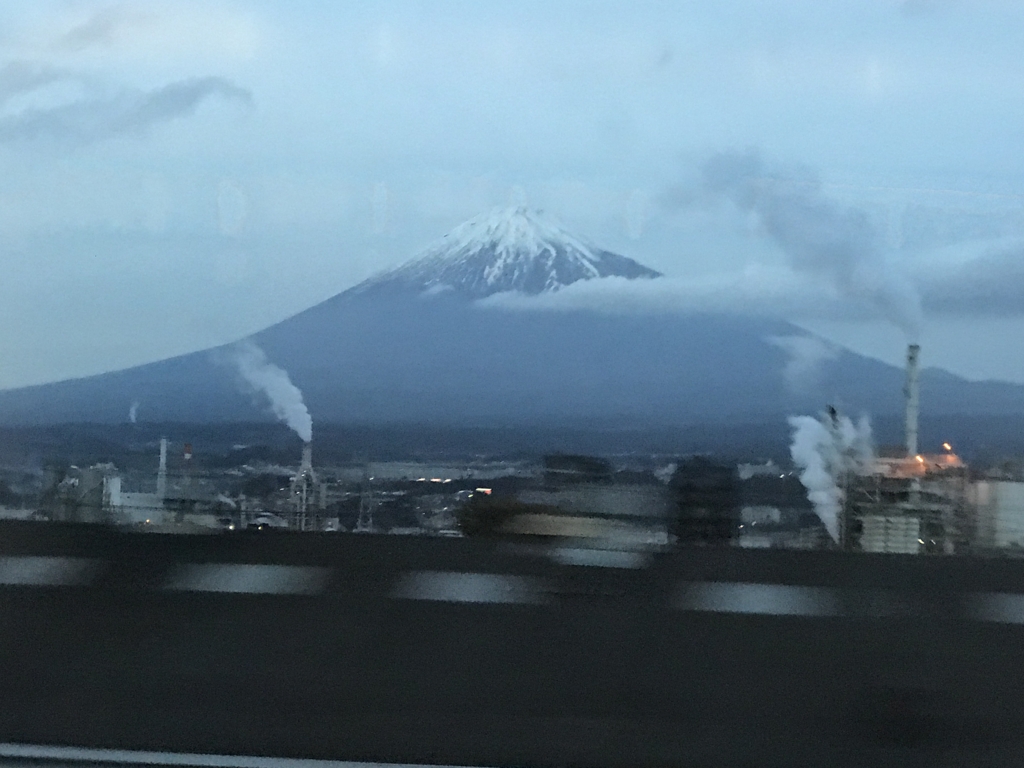 JR新幹線のぞみ 東京行き 車内より富士山撮影 JR新幹線のぞみ 東京行き 車内より富士山撮影