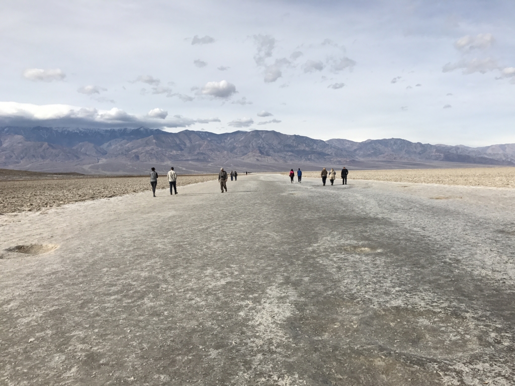 デスバレー国立公園 Bad Water 延々と塩の道 デスバレー国立公園 Bad Water 延々と塩の道