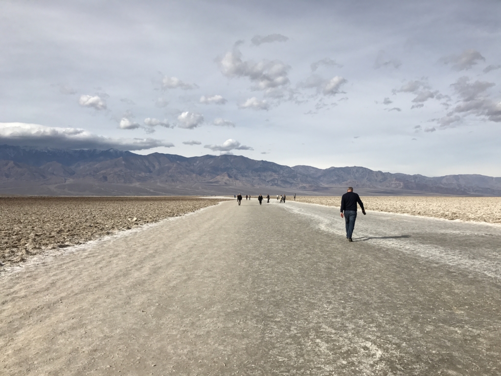 デスバレー国立公園 Bad Water どこまで行っても塩の道 デスバレー国立公園 Bad Water どこまで行っても塩の道