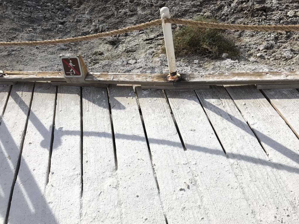 デスバレー国立公園 Bad Water 歩道は塩だらけ デスバレー国立公園 Bad Water 歩道は塩だらけ