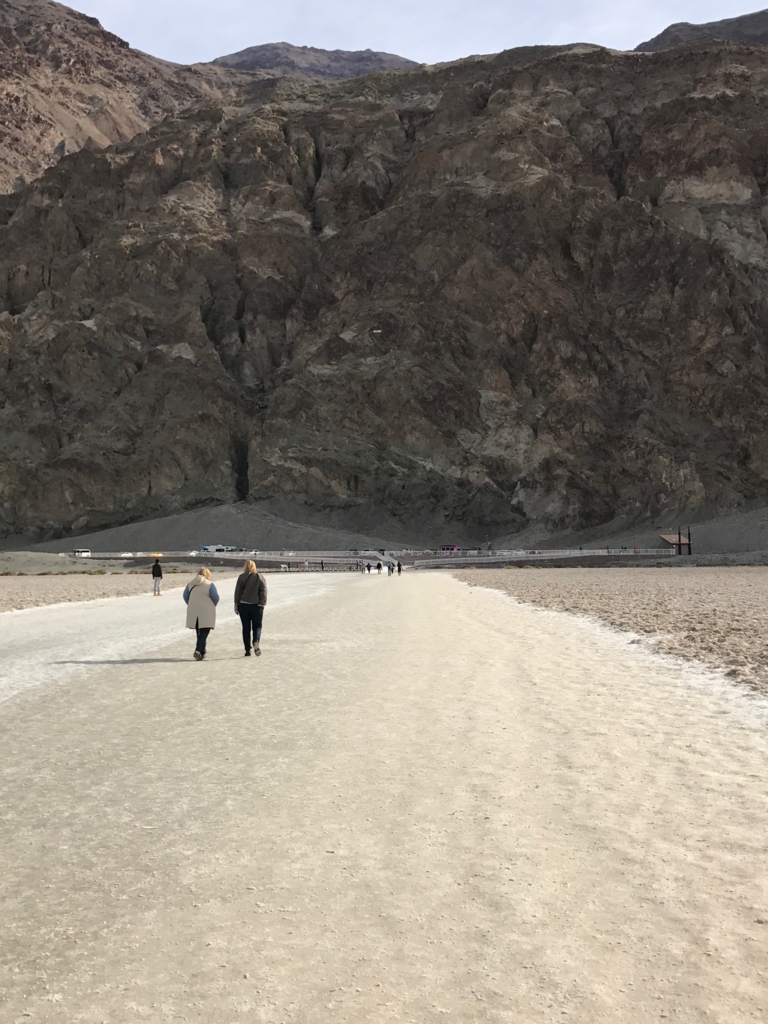 デスバレー国立公園 Bad Water 塩の道 戻りの風景 デスバレー国立公園 Bad Water 塩の道 戻りの風景