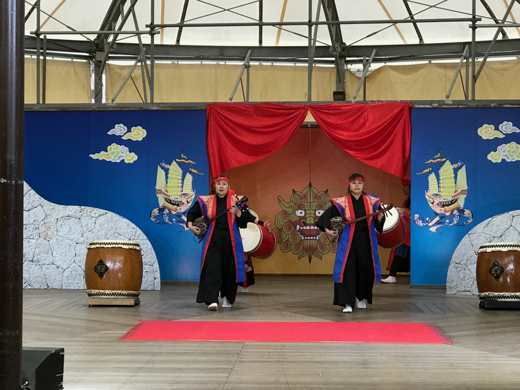 「おきなわワールド」スーパーエイサー 三線