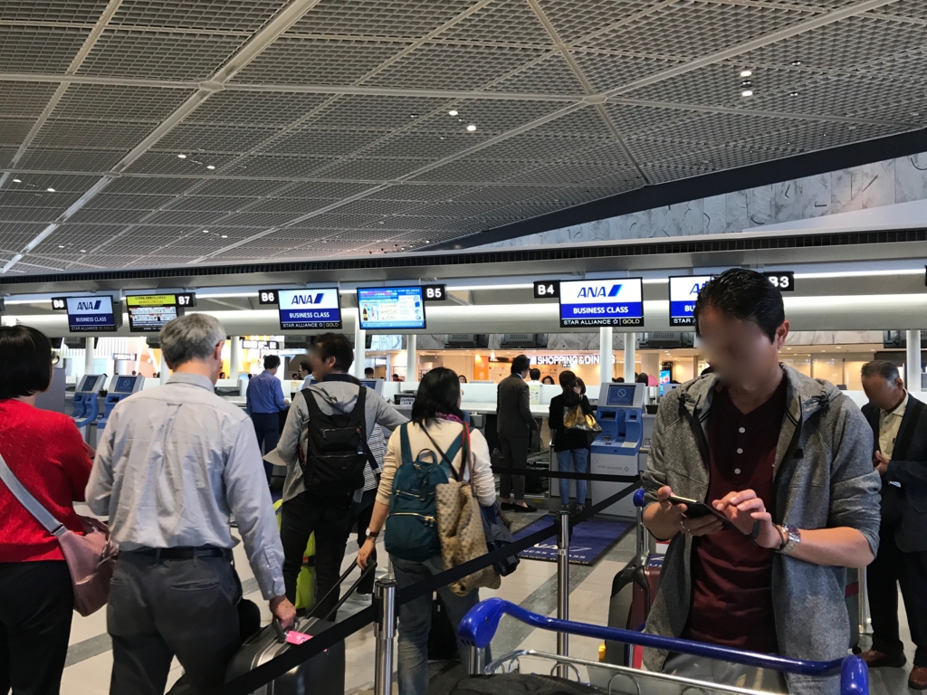 成田空港 第一ターミナル ANA チェックイン待ち行列 成田空港 第一ターミナル ANA チェックイン待ち行列