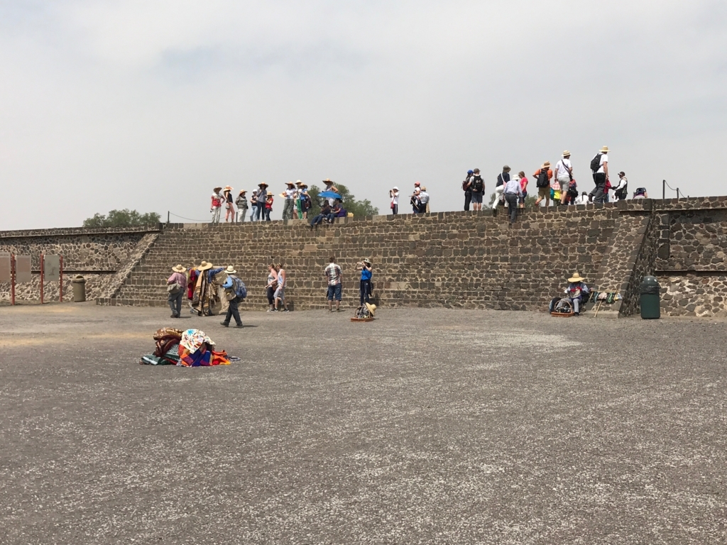 メキシコ テオティワカン遺跡 民芸品売り