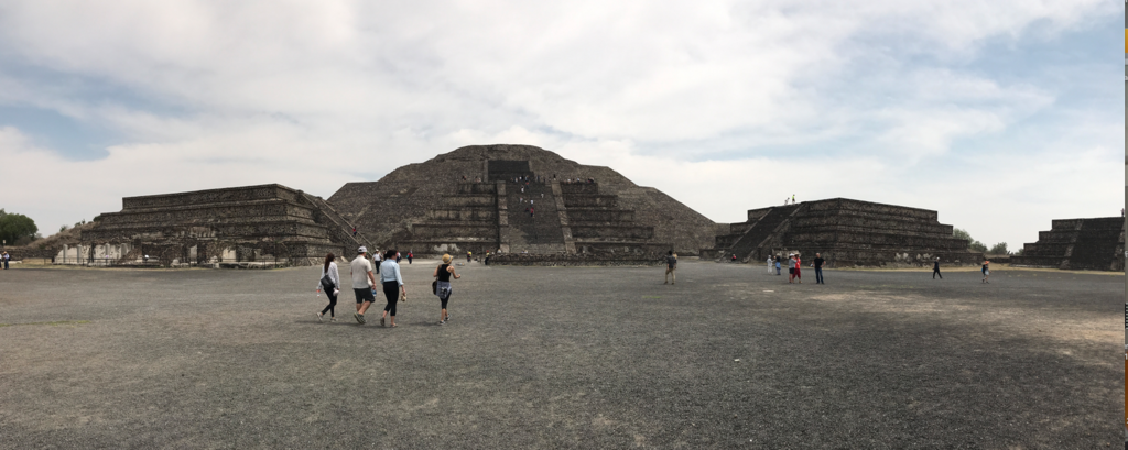 メキシコ テオティワカン遺跡 「月の広場」