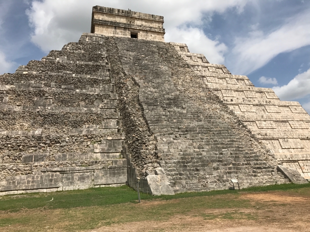 メキシコ チチェン・イッツァ遺跡 ククルカンのピラミッド 東面