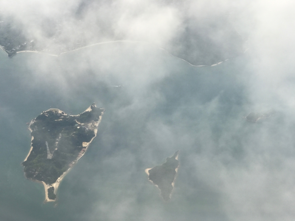羽田ー岩国  ANA631便 空からの風景 うさぎ島（大久野島）、そばに小久野島
