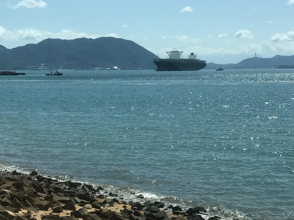 広島県 呉線 忠海駅から三原えき駅へ 台風18号の影響で徐行する電車 から f広島県 呉線 忠海駅から三原えき駅へ 台風18号の影響で徐行する電車 から