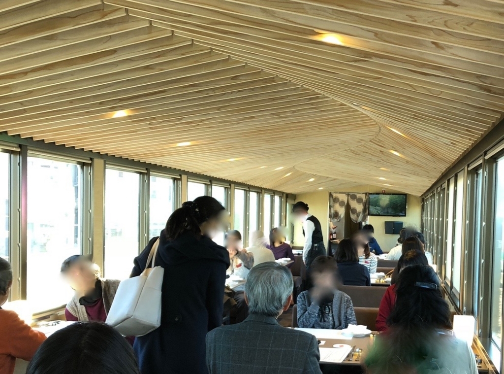 西武鉄道『西武 旅するレストラン「52席の至福」』客車 4両目 天井