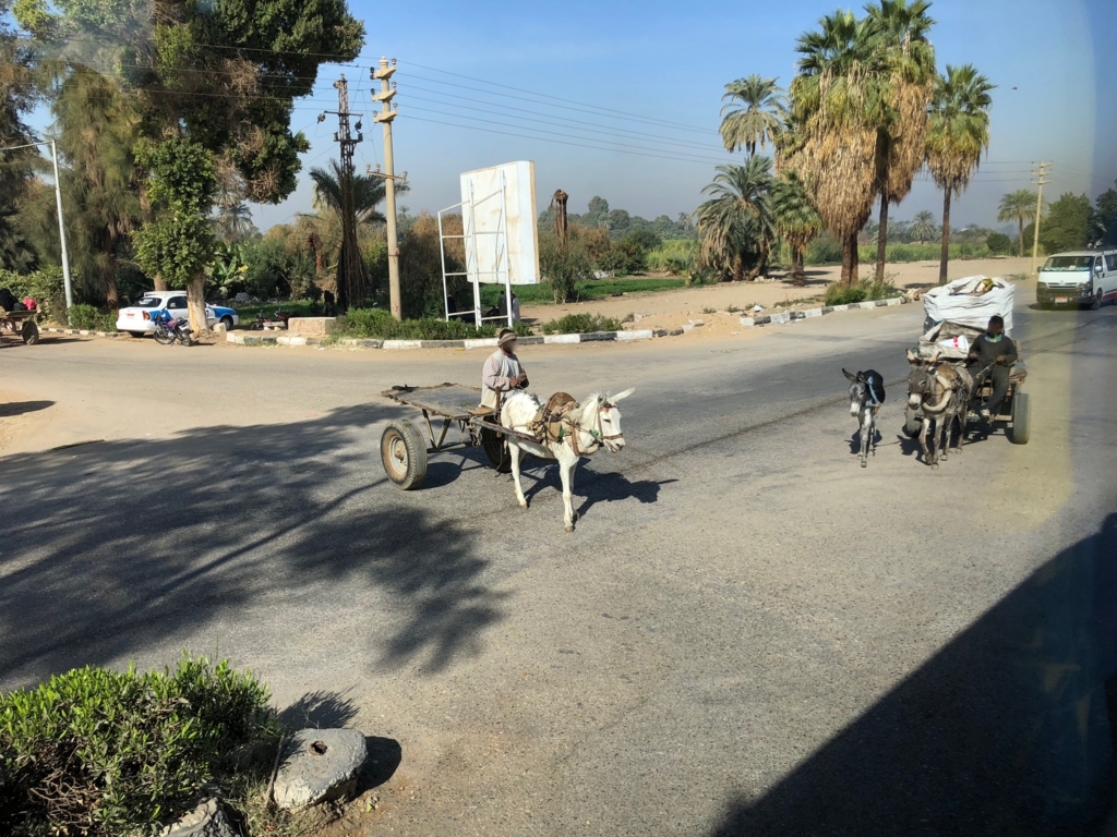 エジプト ルクソール 繁華街から少し離れた交差点