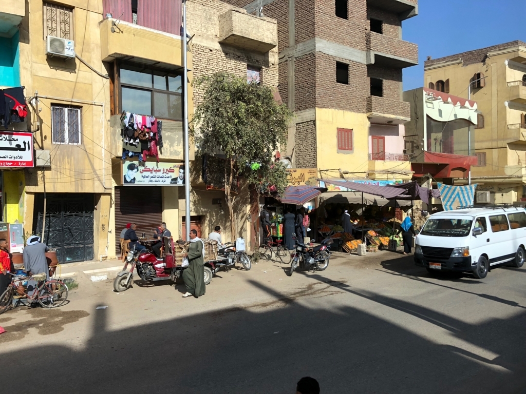 エジプト ルクソール 繁華街の入り口 街の風景