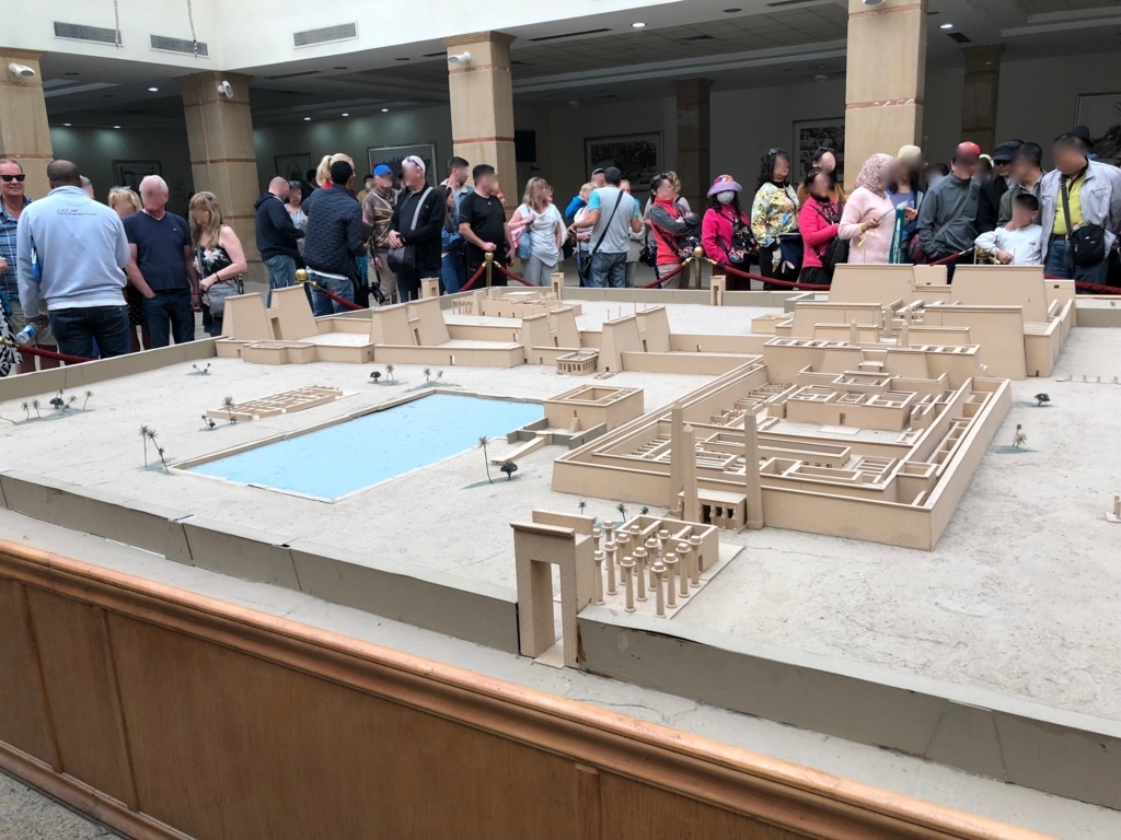 エジプト ルクソール カルナック神殿、Visitor Center カルナック神殿模型 背後から
