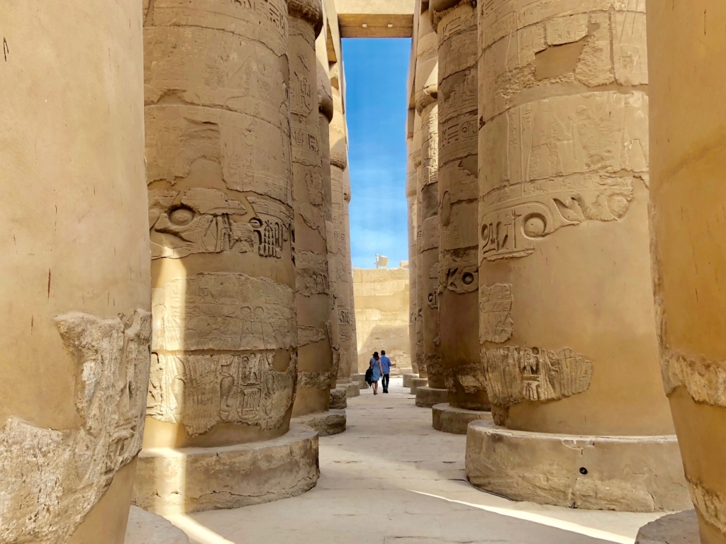 エジプト ルクソール カルナック神殿複合体 アメン神殿観光 圧倒される134本の巨大な柱 大列柱室 空飛ぶおばさん旅日記 壱