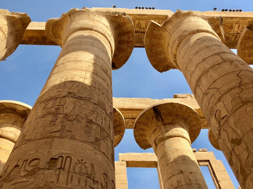 エジプト ルクソール カルナック神殿複合体 アメン神殿観光 圧倒される134本の巨大な柱 大列柱室 空飛ぶおばさん旅日記 壱