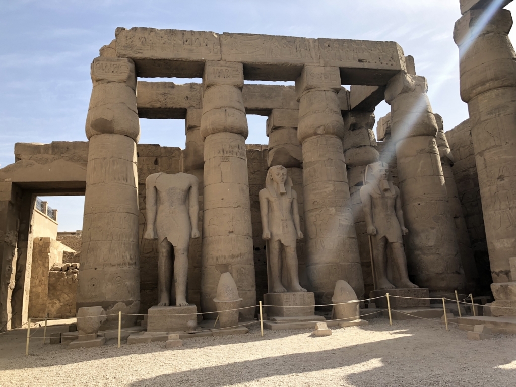 エジプト ルクソール東岸 ルクソール神殿 第一中庭
