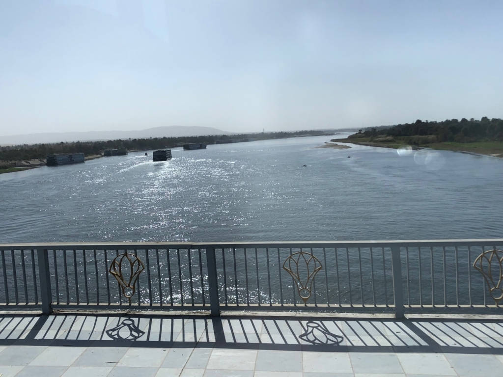 エジプト ルクソール ナイル川 にかかる橋より エジプト ルクソール ナイル川 にかかる橋より