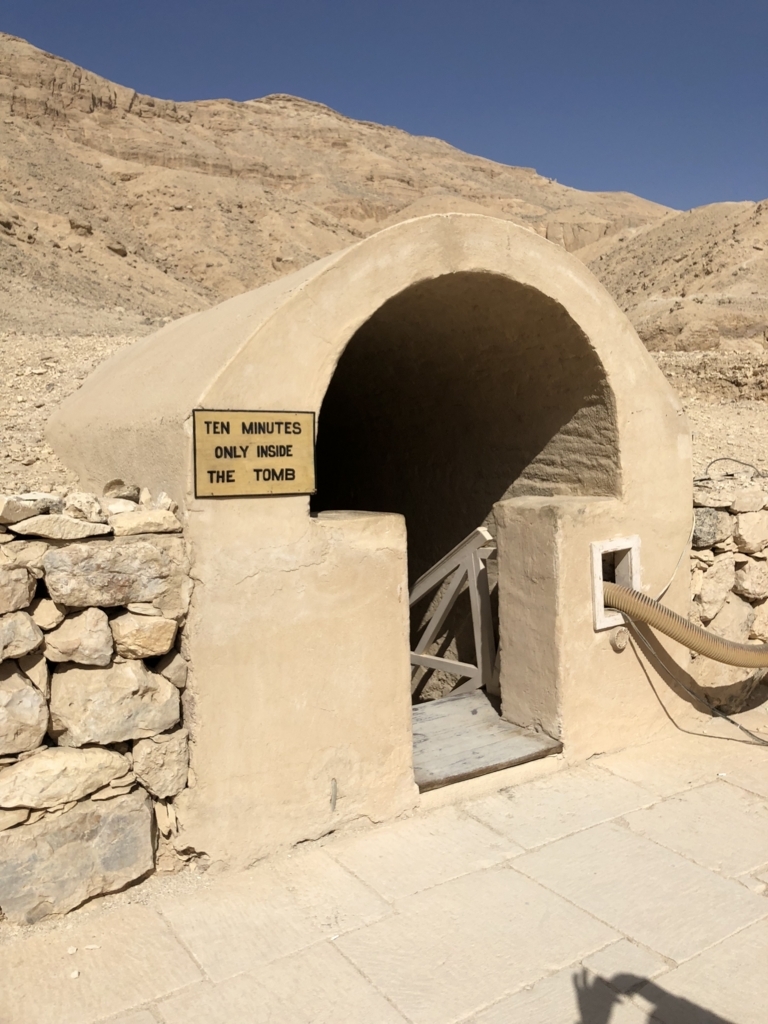 エジプト ルクソール 西岸 王妃の谷「ネフェルタリの墓」入り口