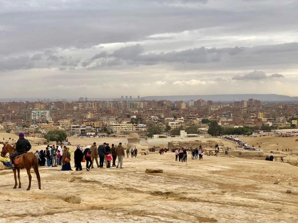エジプト ギザ 3大ピラミッド かフラー王のピラミッド 麓から大スフィンクス