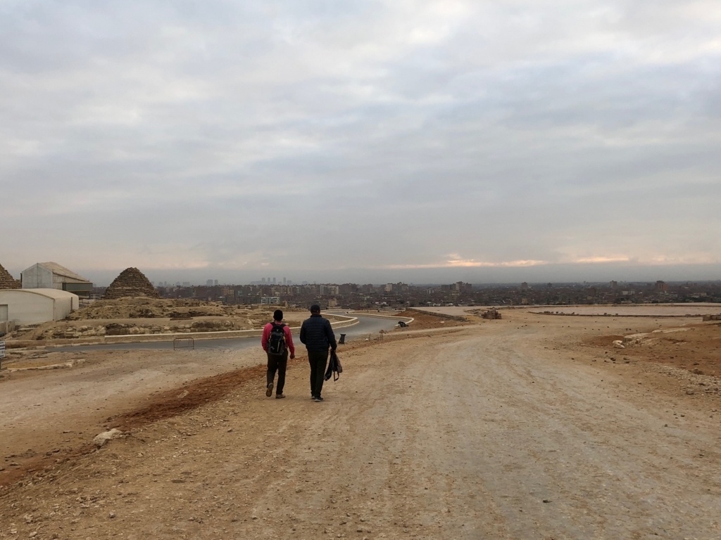 エジプト ギザ 3大ピラミッド 開場前 朝日鑑賞帰り道 誰もいない大スフィンクスへの道