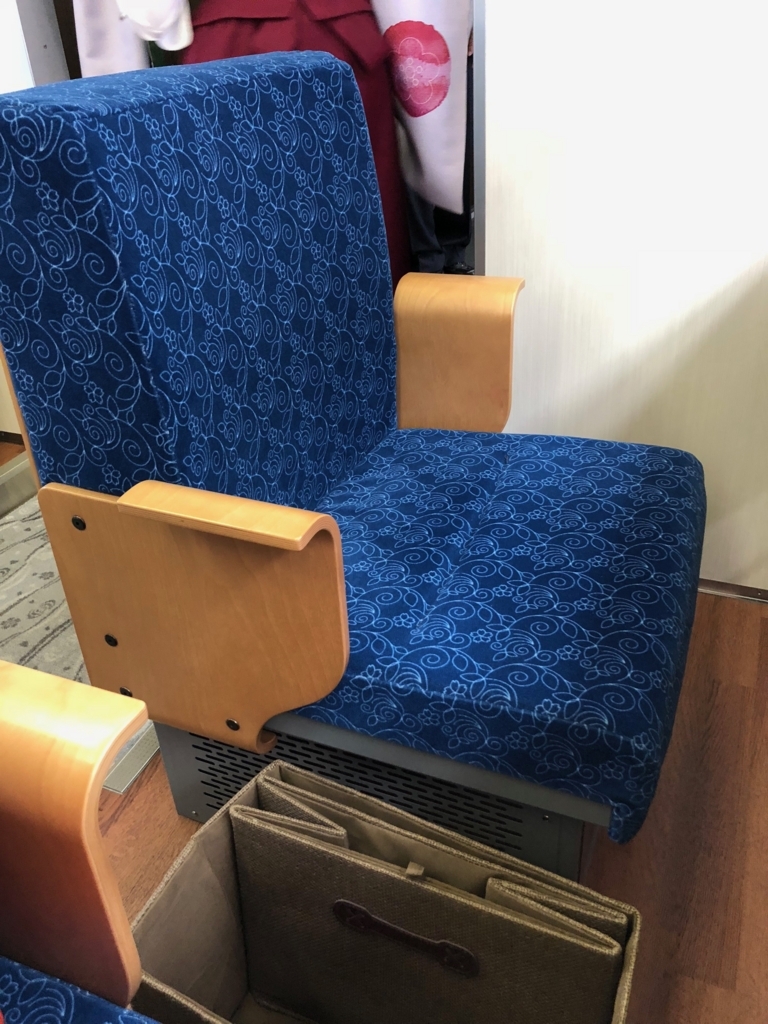 「伊豆クレイル IZU CRAILE」1号車 海側 カウンター席 シート 「伊豆クレイル IZU CRAILE」1号車 海側 カウンター席 シート