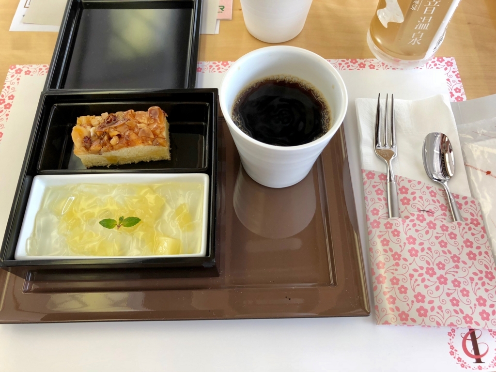 リゾート列車「伊豆クレイル IZU CRAILE」1号 お料理デザートボックス リゾート列車「伊豆クレイル IZU CRAILE」1号 お料理デザートボックス