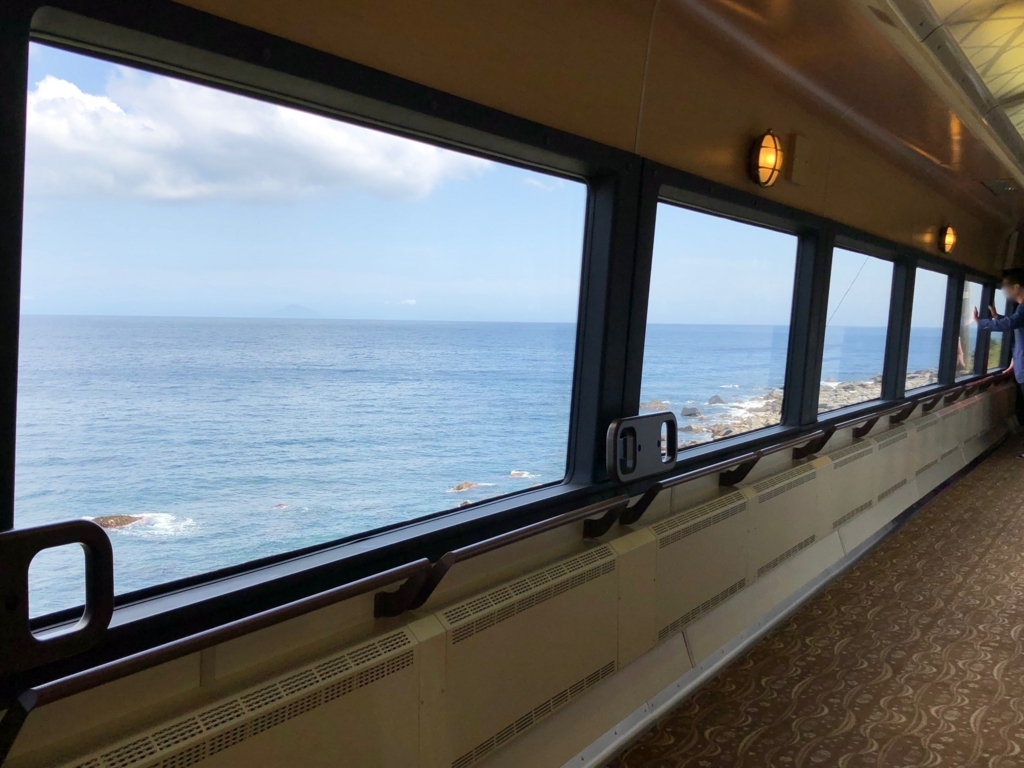 リゾート列車「伊豆クレイル IZU CRAILE」1号 ビューポイント「片瀬白田」一旦停車 リゾート列車「伊豆クレイル IZU CRAILE」1号 ビューポイント「片瀬白田」一旦停車