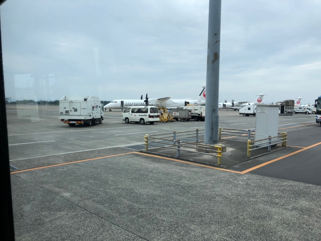 2018年5月 鹿児島空港-屋久島空港 プロペラ機 待機 2018年5月 鹿児島空港-屋久島空港 プロペラ機 待機