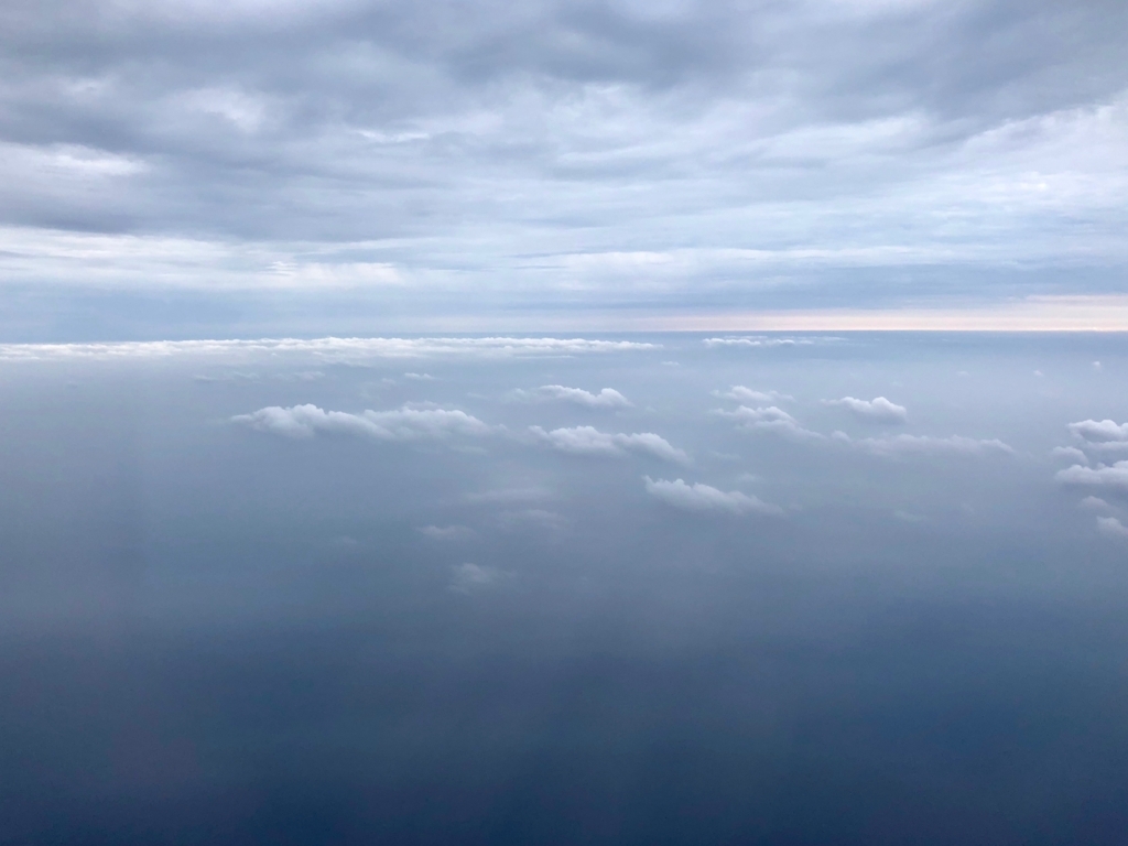 2018年5月 鹿児島空港-屋久島空港 天気は曇り 雲の上を飛行 2018年5月 鹿児島空港-屋久島空港 天気は曇り 雲の上を飛行