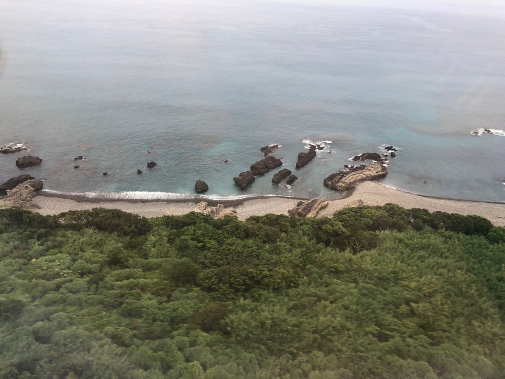 2018年5月 屋久島空港 着陸前 海沿いを飛行 2018年5月 屋久島空港 着陸前 海沿いを飛行