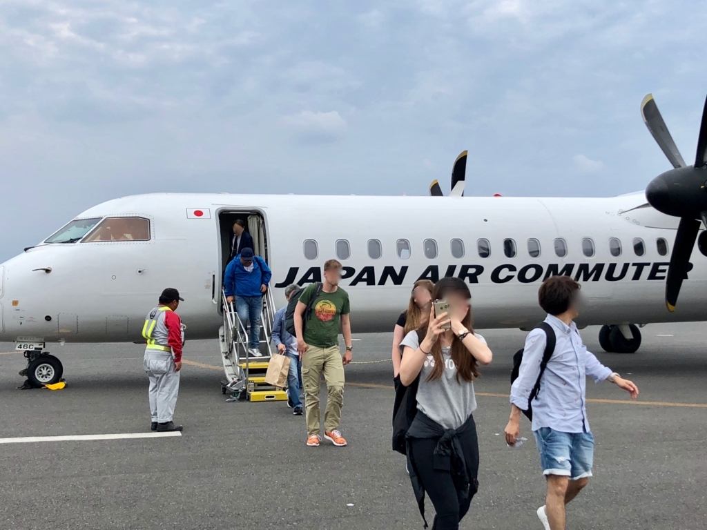 2018年5月 鹿児島空港から 屋久島空港 到着 タラップで外へ 2018年5月 鹿児島空港から 屋久島空港 到着 タラップで外へ