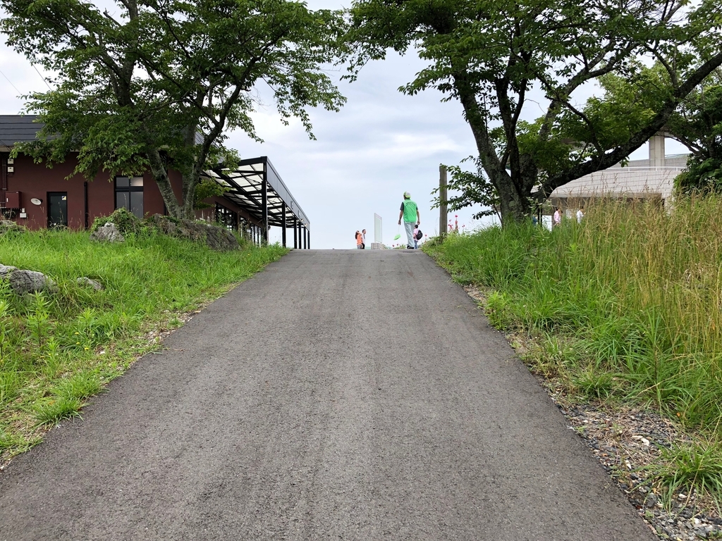山口県秋吉台国定公園 秋吉台 秋芳洞 エレベータへの道