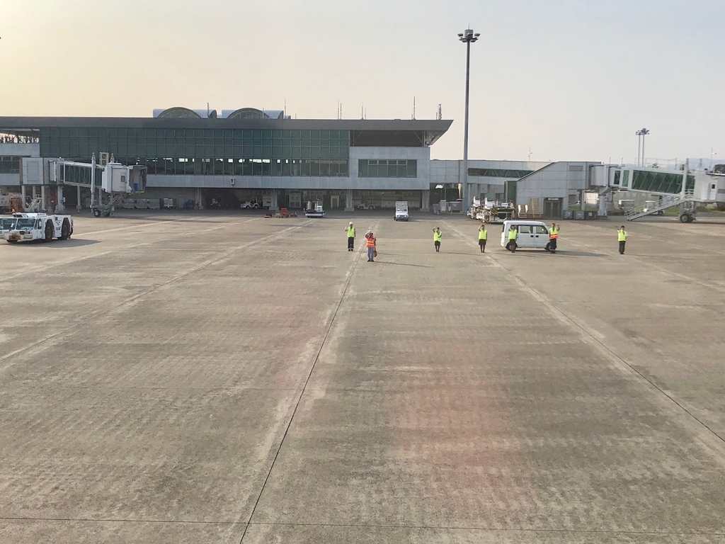 山口宇部空港 ANA羽田行き 定刻17:00す出発