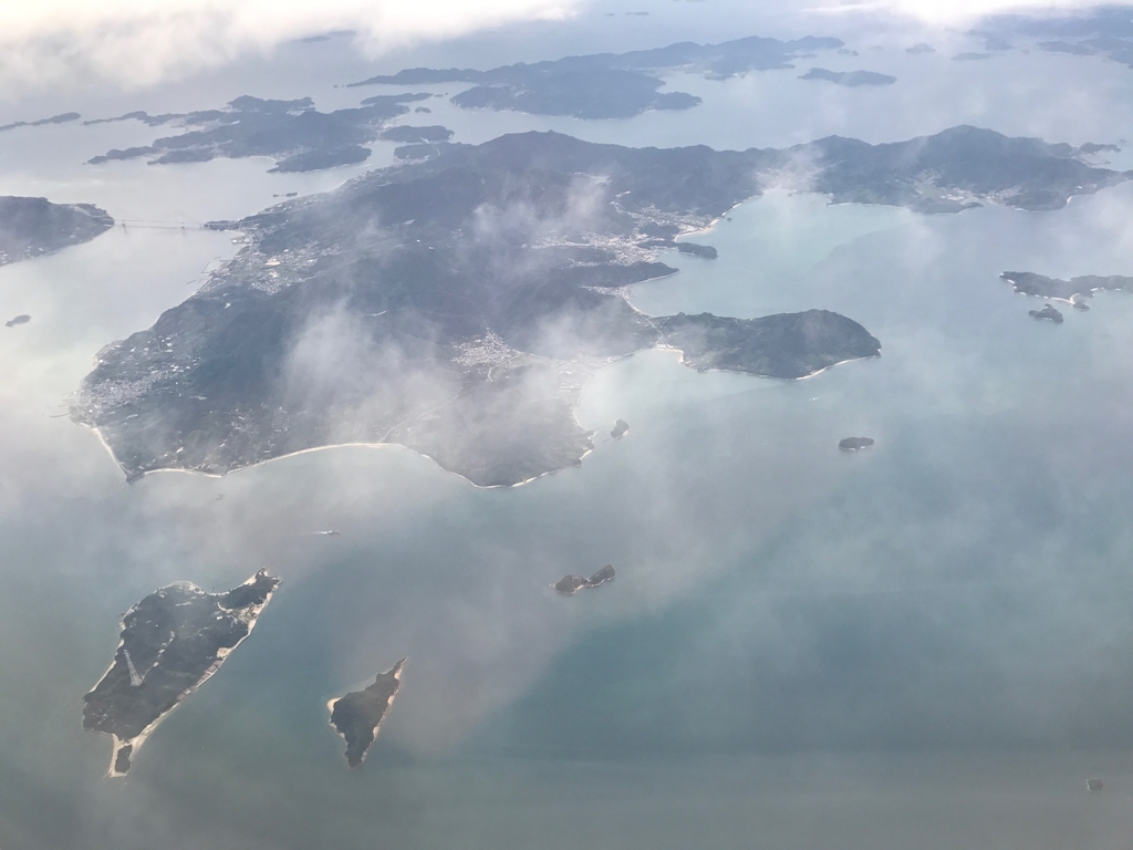羽田から岩国へ空からの風景 うさぎ島（大久野島)