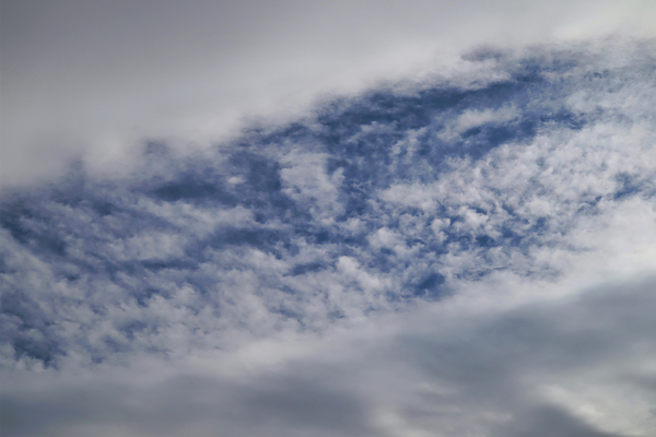 雲の中の青空 ●●●●