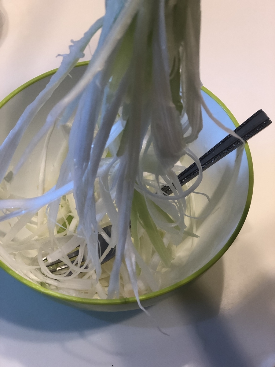 お肉にはネギ 白髪を七味で染めたネギのナムル らしくないblog