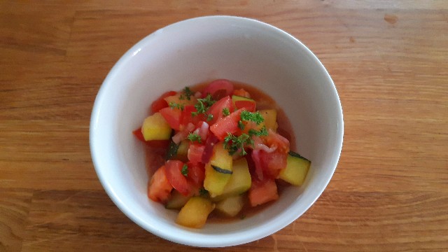 f:id:raulabox:20200805225404j:plain サラダの画像