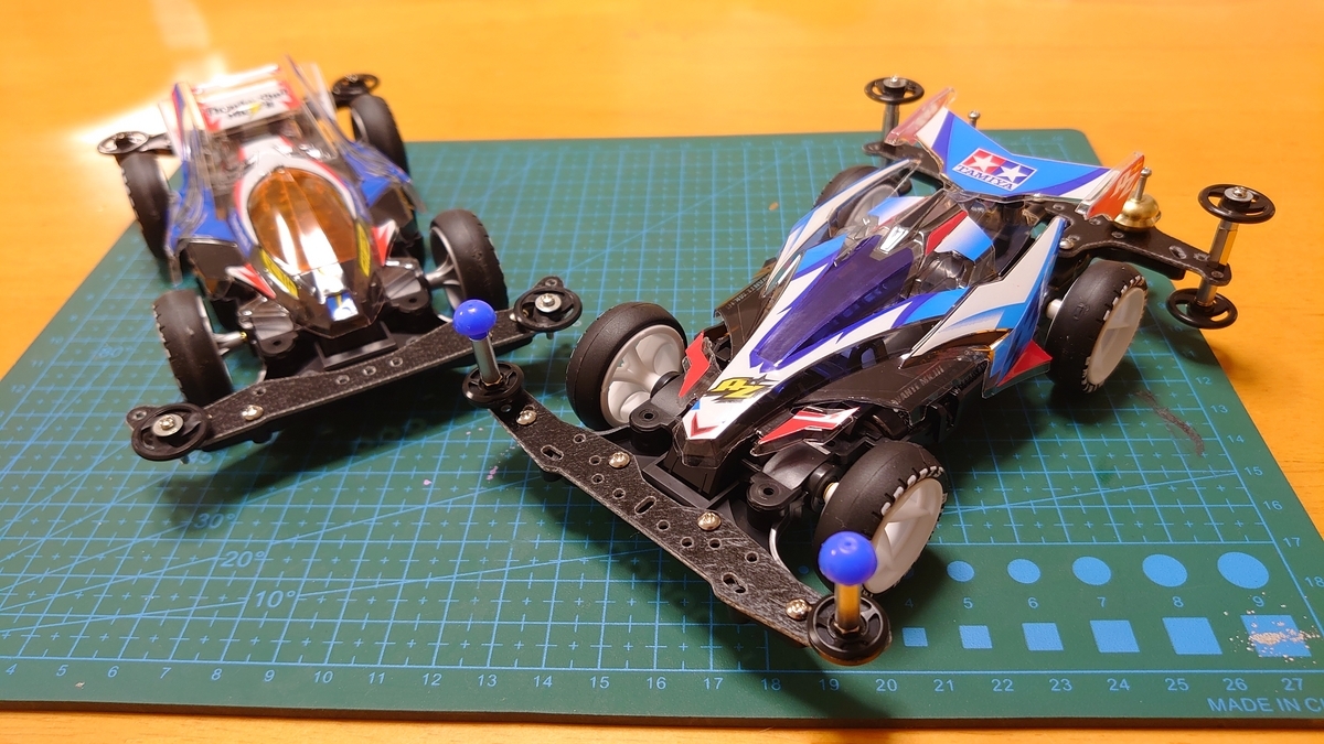 【職人技塗装】ミニ四駆 ポリカボディー アバンテmk3 アズール × 銀翼機甲 職人技塗装】ミニ四駆 ポリカボディー アバンテmk3 アズール