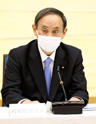 新型コロナウイルス感染症対策本部で発言する菅首相（２１日午後４時１８分、首相官邸で）＝上甲鉄撮影