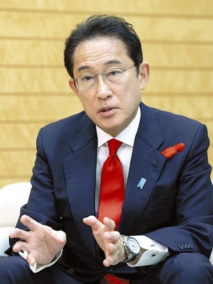 本紙インタビューに答える岸田首相（１５日、首相官邸で）