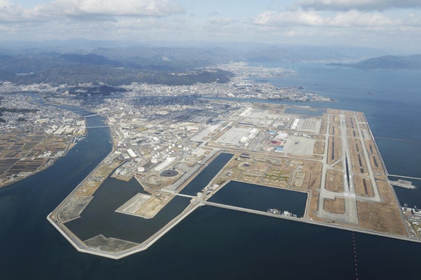 米軍岩国基地（２０１７年２月撮影、読売ヘリから）