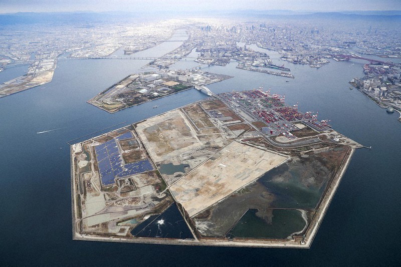 2025年大阪万博の予定地となっている夢洲＝大阪市此花区で2020年11月25日、本社ヘリから