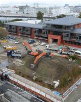 土砂の搬出作業が進められている森友学園の小学校建設現場=大阪府豊中市
