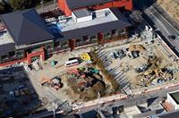 工事が進む森友学園の取得用地=2日午後、大阪府豊中市(本社ヘリから)