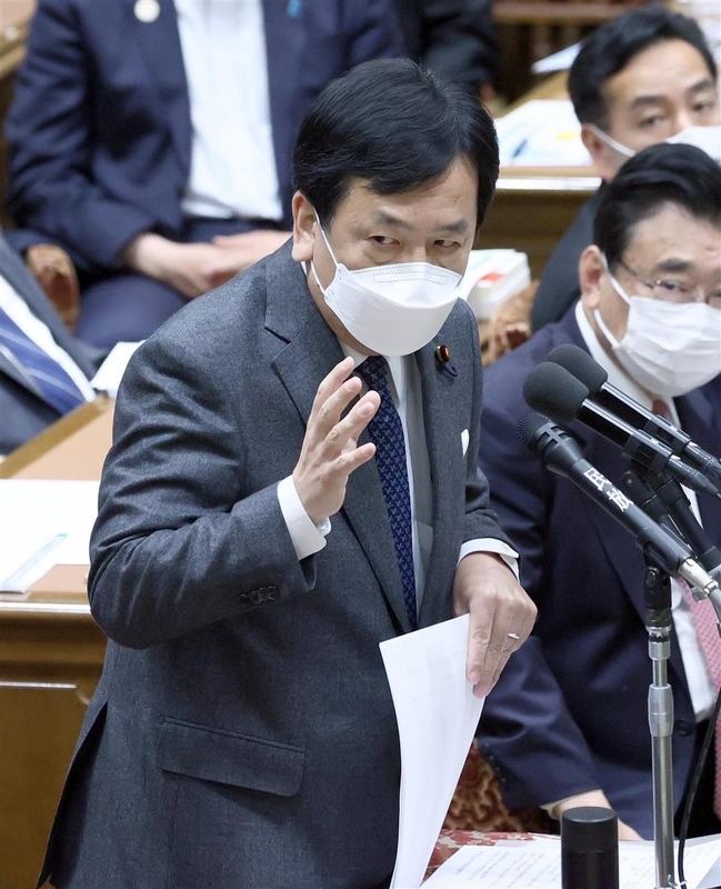 衆院予算委員会の集中審議で質問する立憲民主党・枝野幸男代表=10日午前、衆院第1委員室(春名中撮影)
