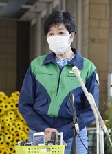 東京都民に不要不急の外出自粛を呼び掛ける小池百合子知事＝２８日午後、都庁
