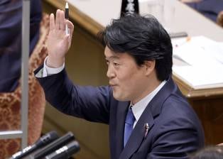 参院予算委で質問する立憲民主党の小西洋之氏=3日午後、参院第1委員会室(矢島康弘撮影)