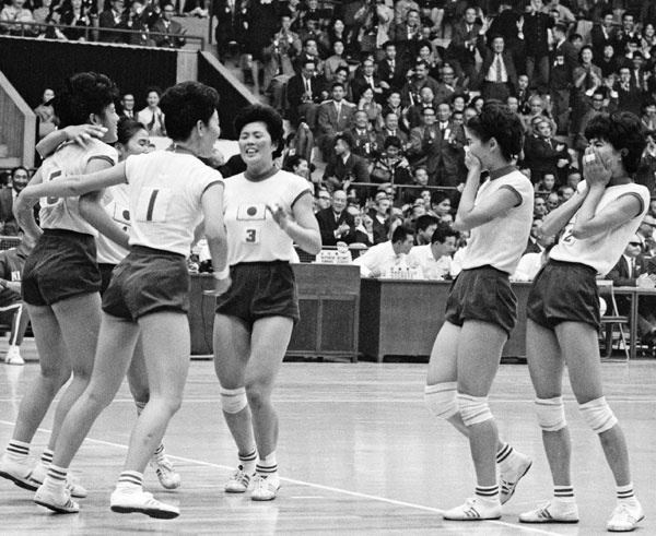 東京五輪バレーボール女子決勝でソ連を…:「東洋の魔女」河西昌枝さん 写真特集:時事ドットコム