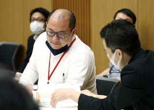 京都大の西浦博教授(左)