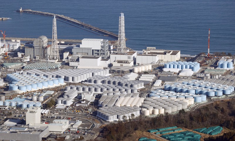 東京電力福島第1原発の敷地内に並ぶタンク＝2023年1月19日午後1時52分、本社ヘリから