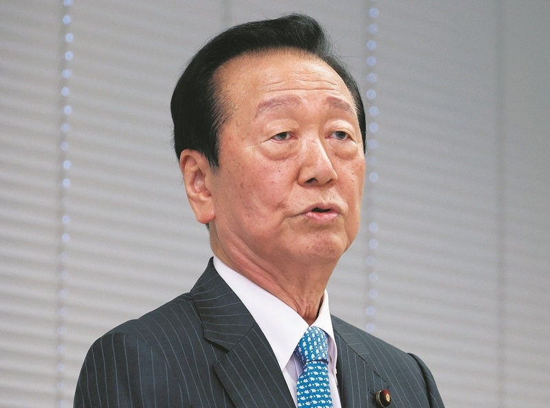 報道陣の取材に答える小沢一郎氏＝国会内で（佐藤哲紀撮影）